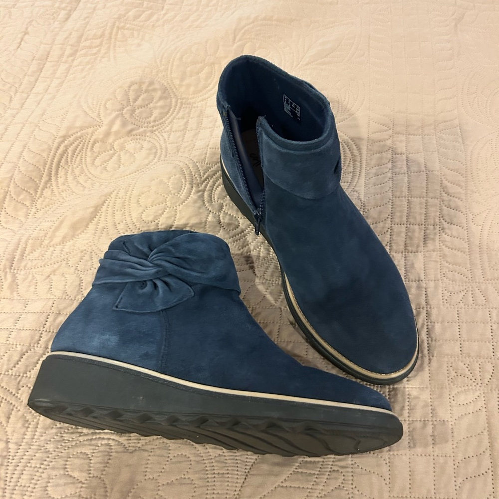 Clark’s Women's dark Blue Suede Ankle Boots
